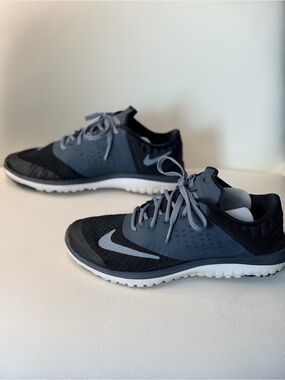 Nike Black and Blue Low-Top Training Sneakers